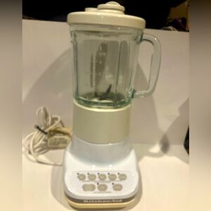 Vintage KitchenAid blender model KSB5WH 5 speed with pulse feature works great